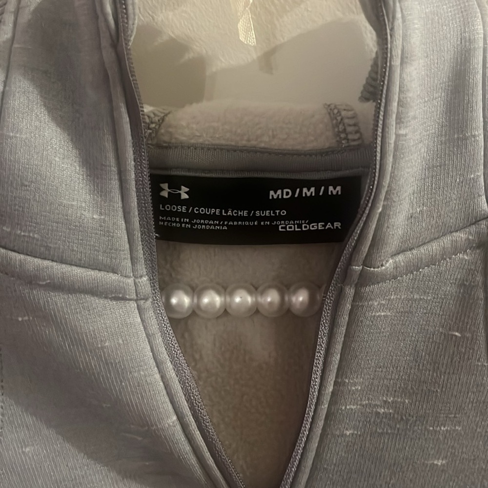 Gray Sleeveless Zip-Up UNDER ARMOUR Top - Picture 3 of 4